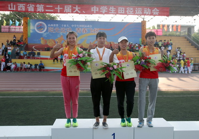我校独立学院组女子获4X400接力冠军破纪录